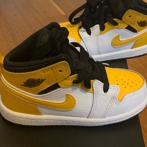 Jordan 1 mid size 8C